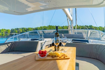 Artisan_and_Green_Sail_Image_1_e532f155df